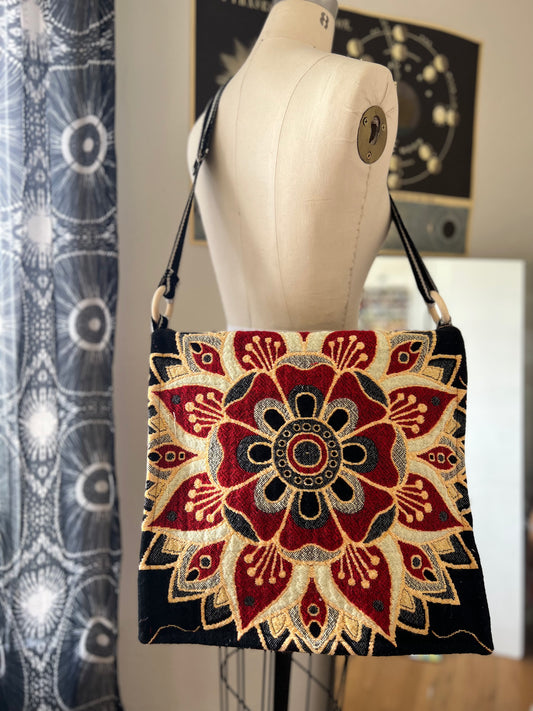 Morning Bloom – Floral Messenger Carry-All