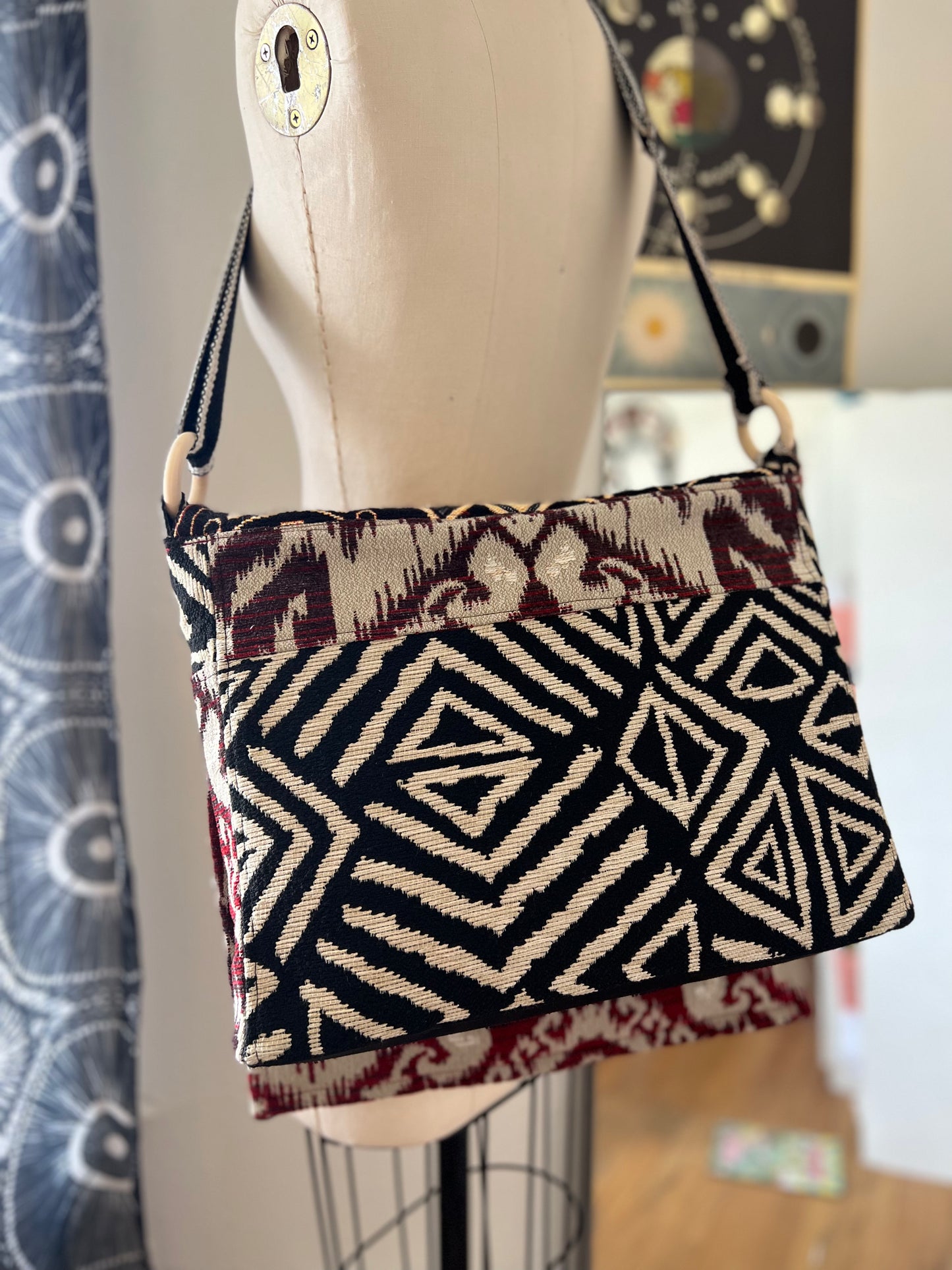 Morning Bloom – Floral Messenger Carry-All