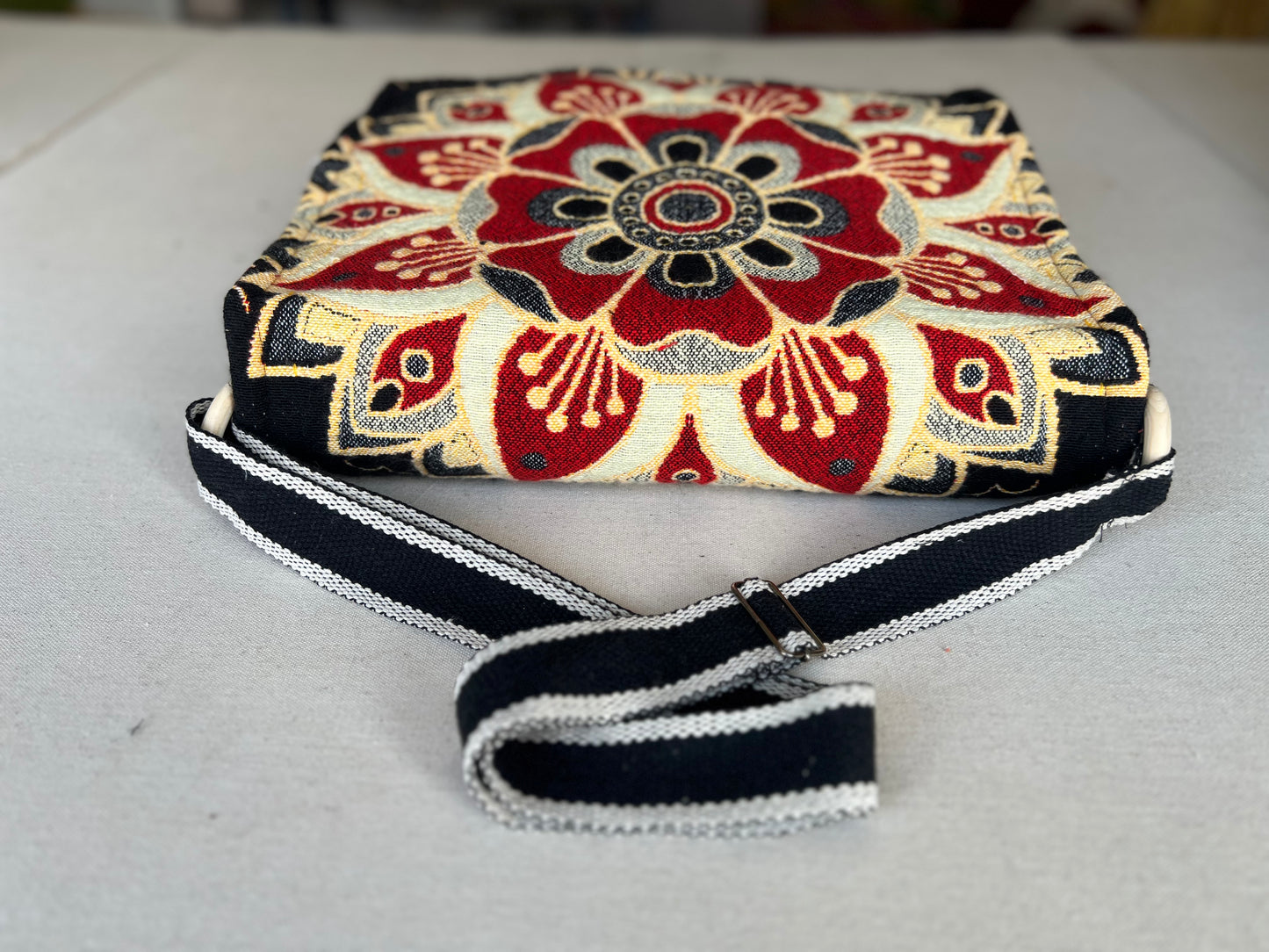 Morning Bloom – Floral Messenger Carry-All